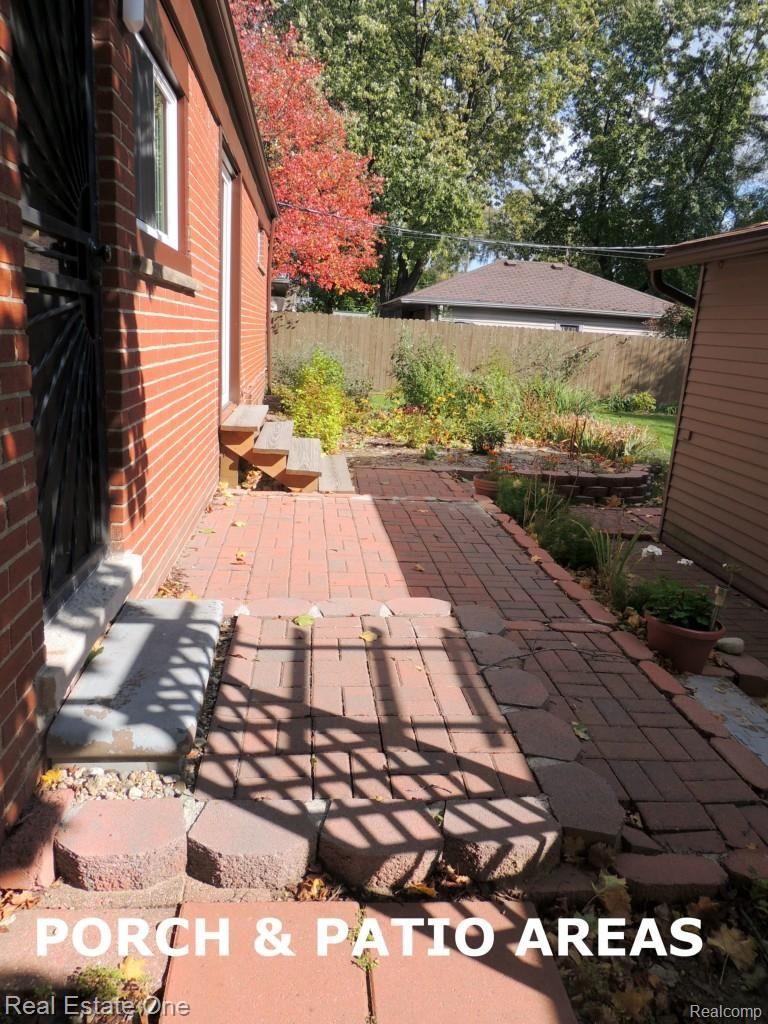 387 West Tienken Road Rochester, MI 48306 - Photo 20 of 23 DSCN3157PORCH & PATIO AREAS.jpg