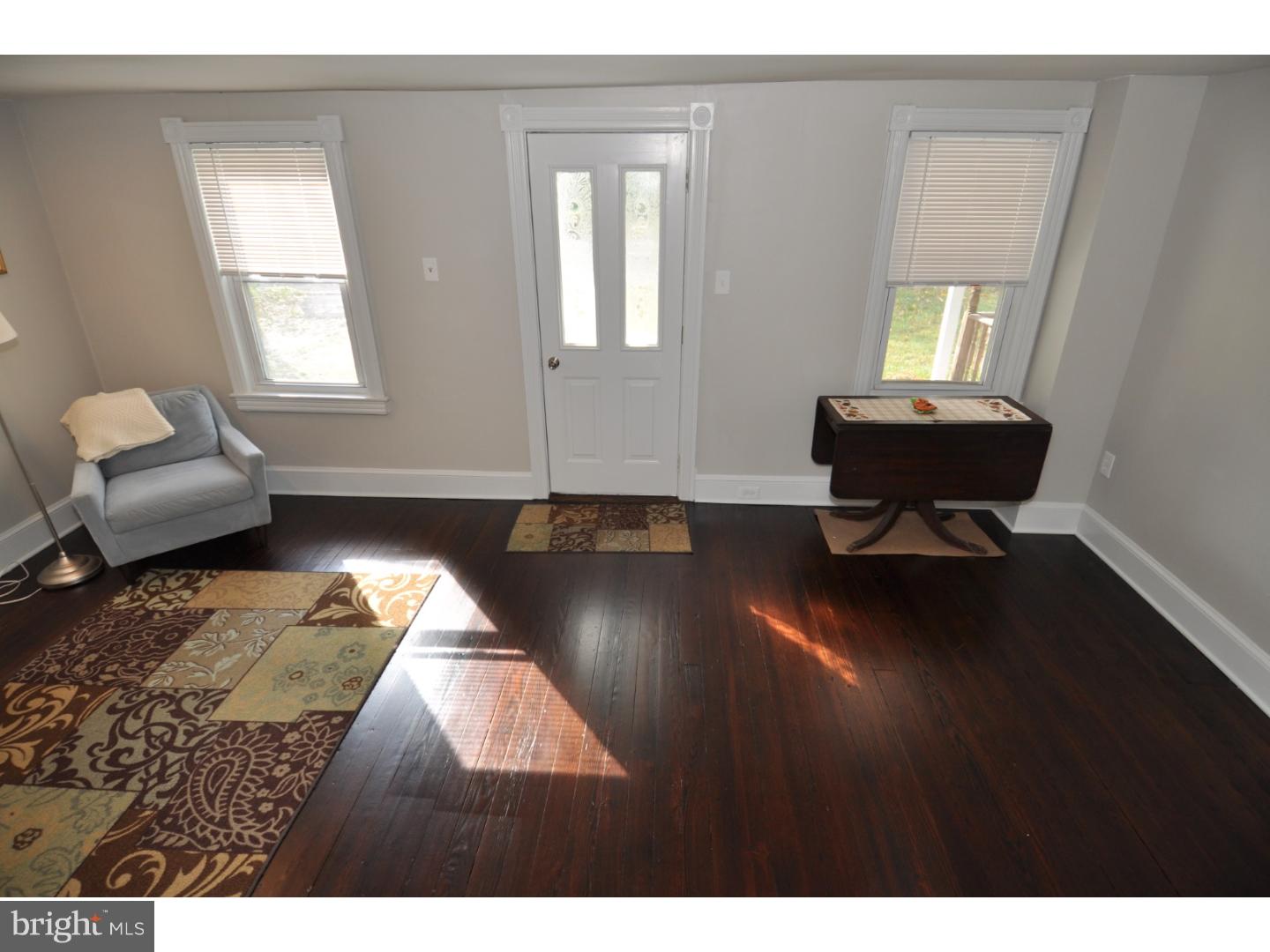 480 Delaware Avenue Roebling, NJ 08554 - Photo 2 of 25 Living Room