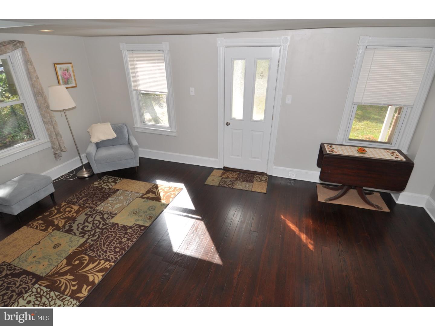 480 Delaware Avenue Roebling, NJ 08554 - Photo 8 of 25 Living Room