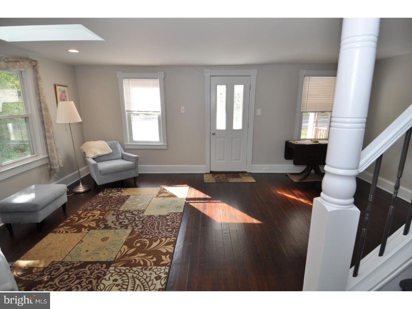 480 Delaware Avenue Roebling, NJ 08554 - Photo 9 of 25 Living Room