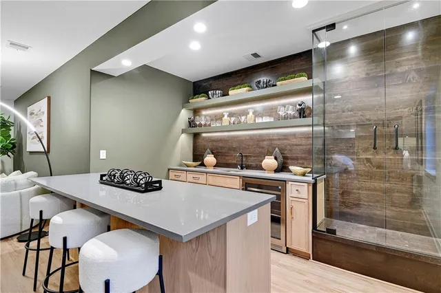 $711,750 | 9836 Shady Bend Road, Lenexa, KS 66227