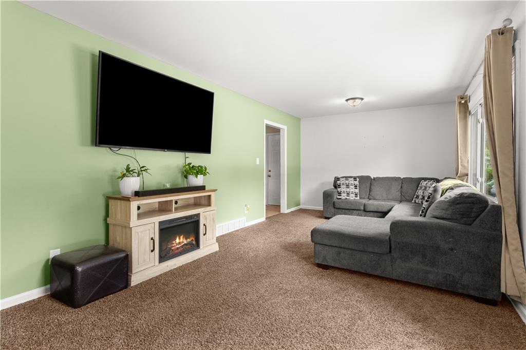2522 Queen Ridge Drive Independence, MO 64055 - Photo 3 of 15