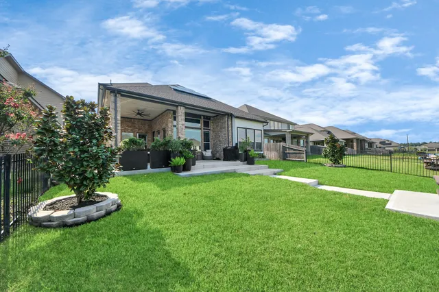 $549,000 | 29630 Kynndal Shore Drive, Spring, TX 77386