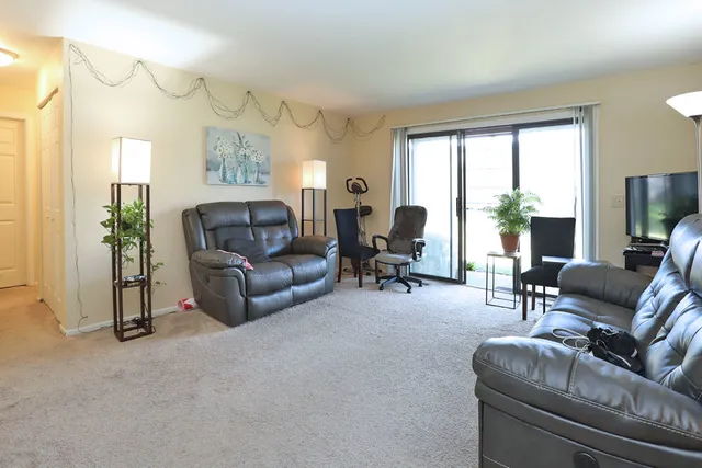 $2,350 | 2800 Northampton Drive, Unit A1, Rolling Meadows, IL 60008