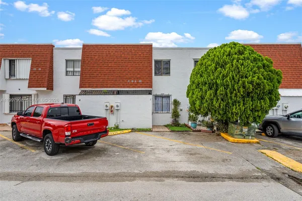 $2,600 | 319 Northwest 109th Avenue, Unit 3B, Miami, FL 33172