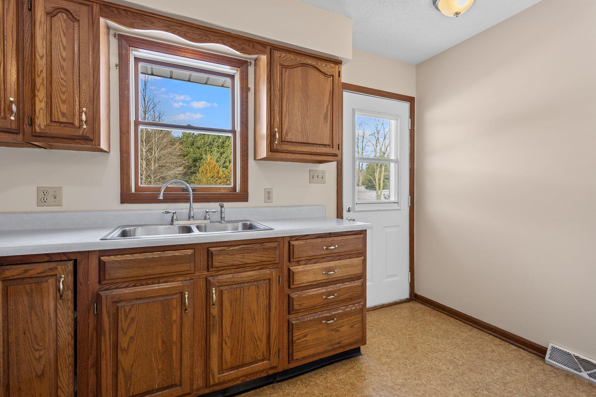 6850 West 1000 North Demotte, IN 46310 - Photo 6 of 13 2048x1365