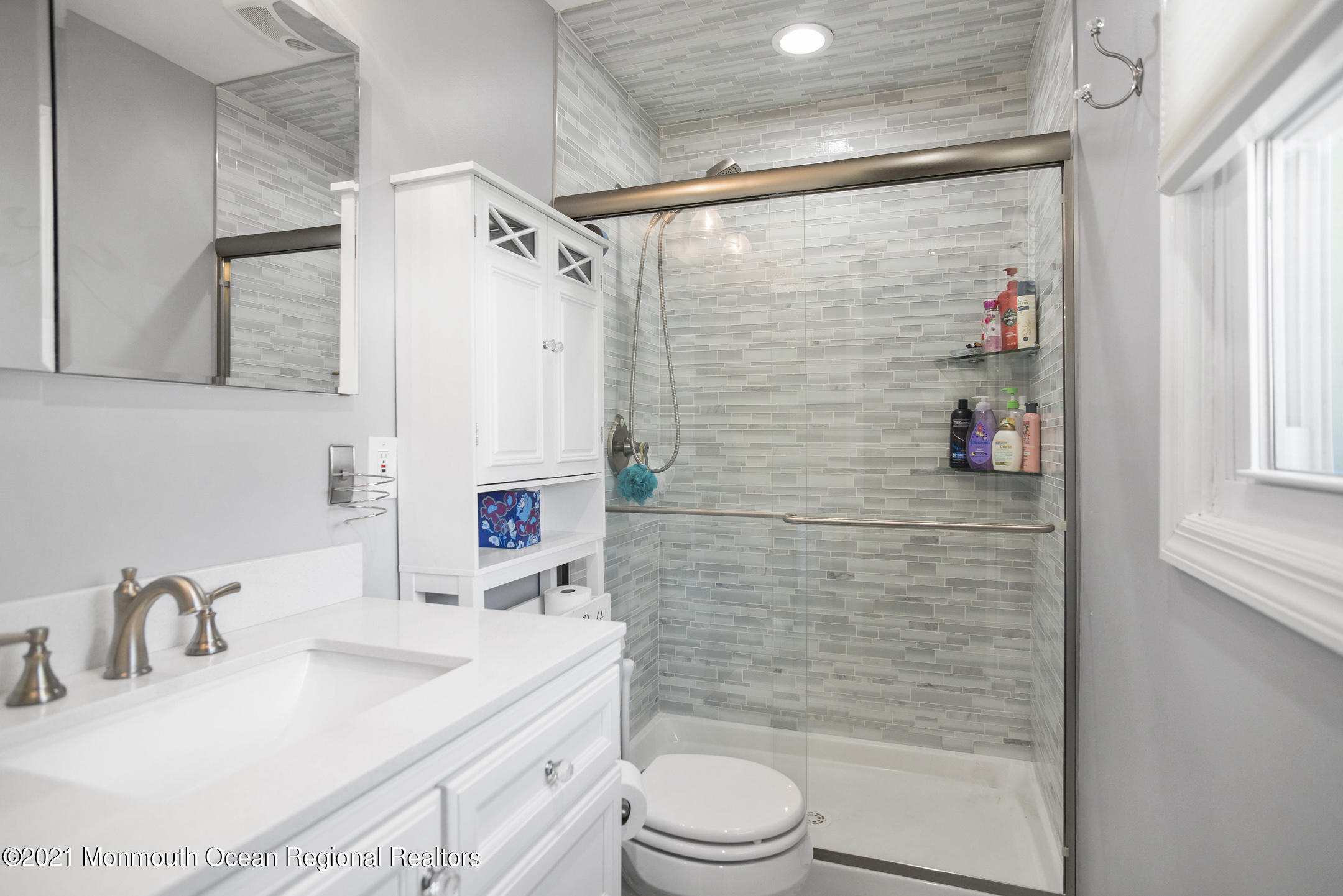 36 Innerhill Lane Aberdeen, NJ 07747 - Photo 11 of 17 _RMJ6429 master bathroom