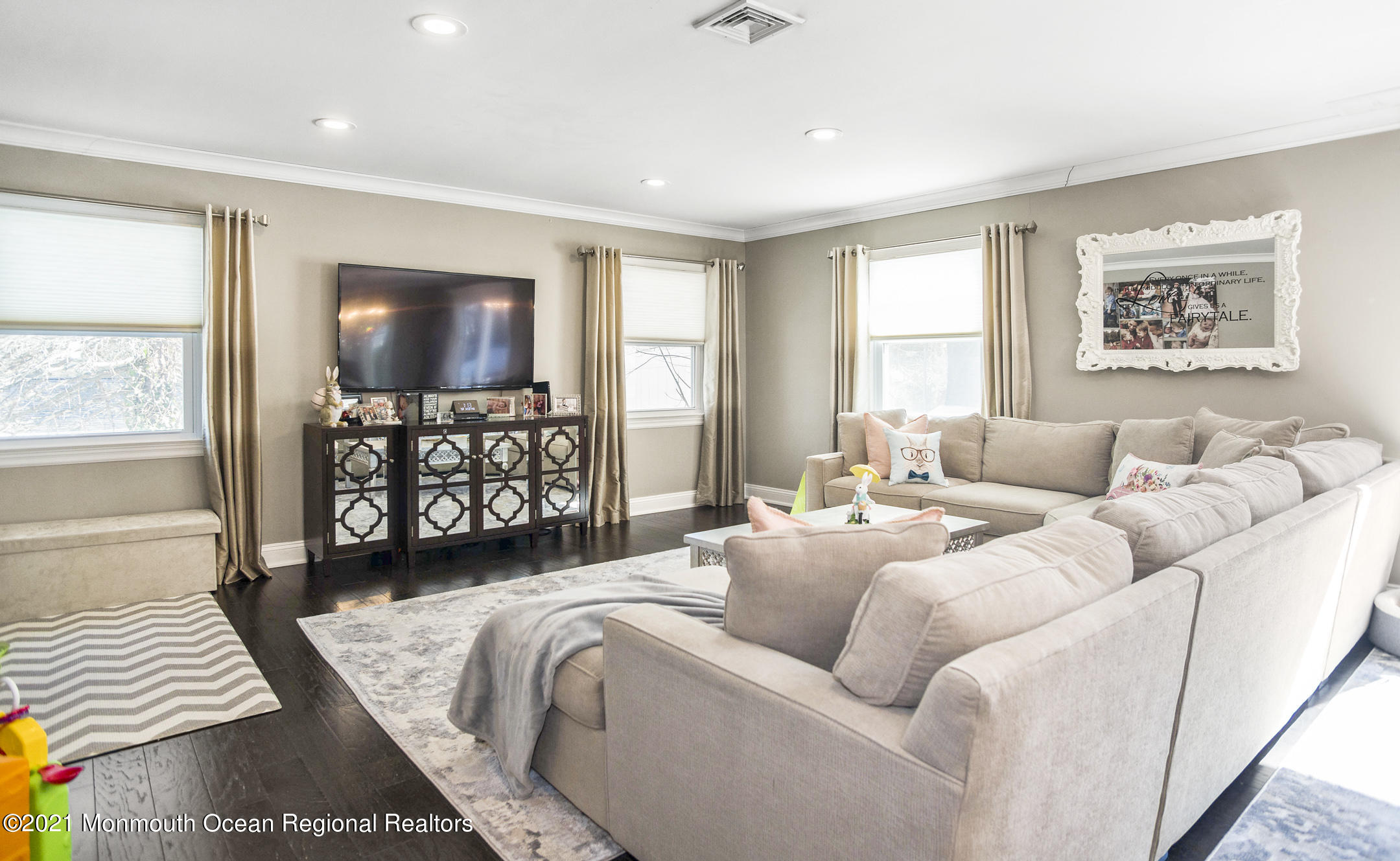36 Innerhill Lane Aberdeen, NJ 07747 - Photo 3 of 17 _RMJ6438 living room