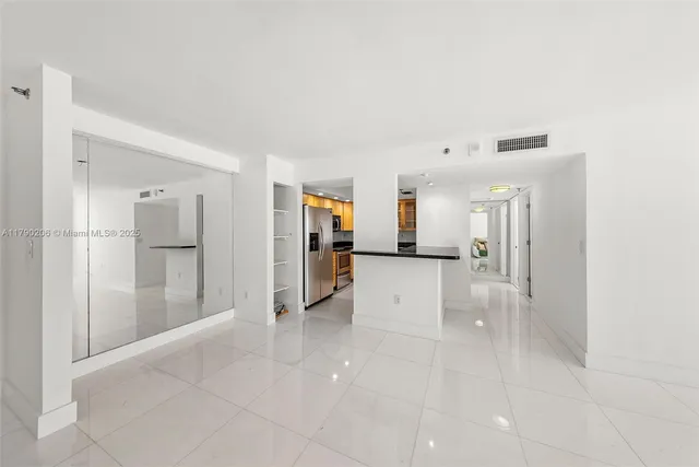 $621,000 | 1775 Washington Avenue, Unit 11C, Miami Beach, FL 33139