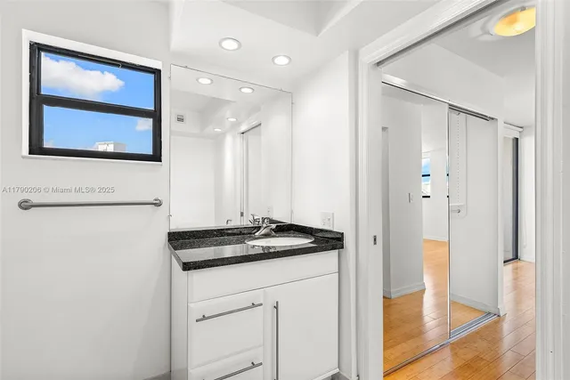 $621,000 | 1775 Washington Avenue, Unit 11C, Miami Beach, FL 33139