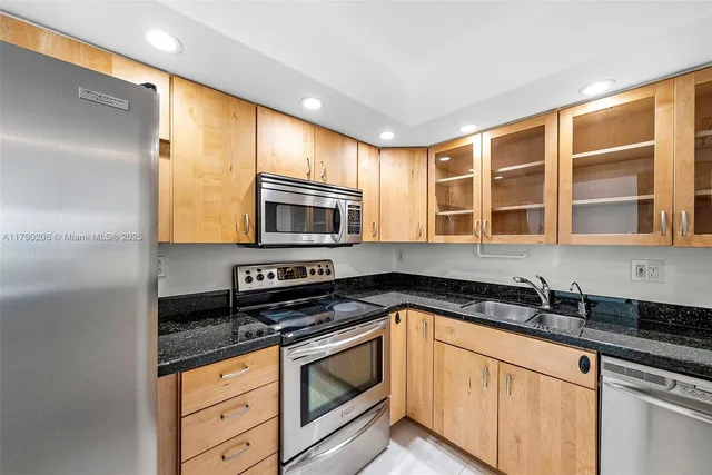 $621,000 | 1775 Washington Avenue, Unit 11C, Miami Beach, FL 33139