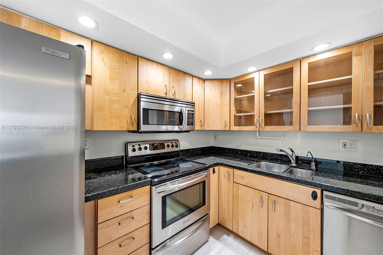 1775 Washington Avenue, Unit 11C Miami Beach, FL 33139 - Photo 19 of 34