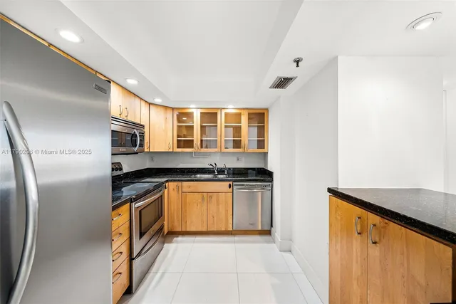 $621,000 | 1775 Washington Avenue, Unit 11C, Miami Beach, FL 33139