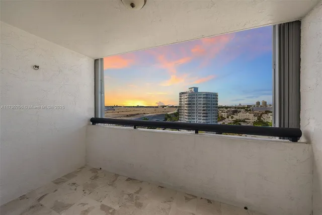 $621,000 | 1775 Washington Avenue, Unit 11C, Miami Beach, FL 33139