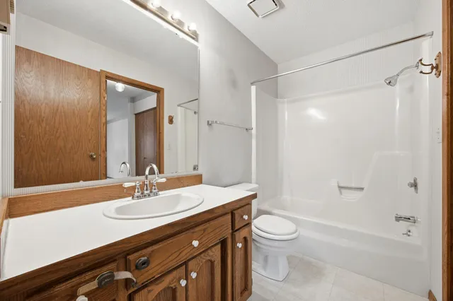 $245,000 | 22 Fremont Drive South, Fargo, ND 58103