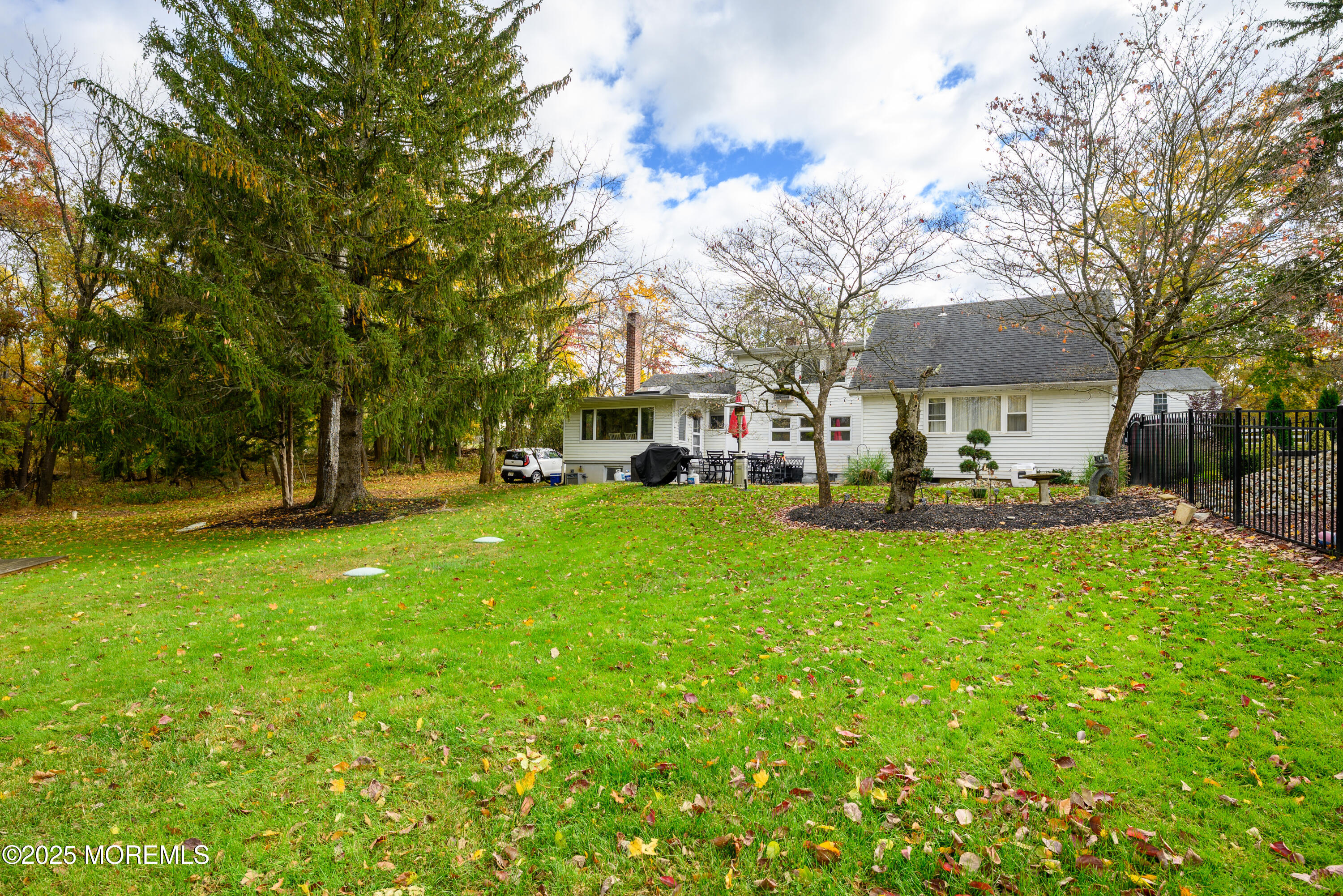 19 Reids Hill Road Morganville, NJ 07751 - Photo 29 of 33