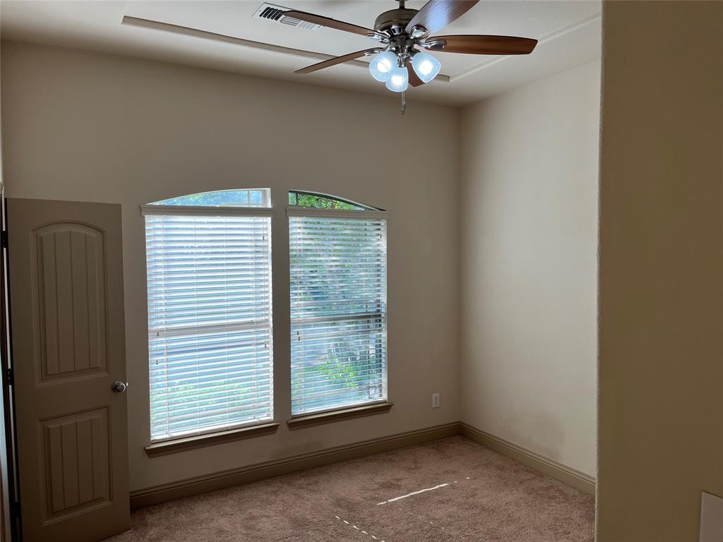 817 La Cima Irving, TX 75039 - Photo 28 of 40