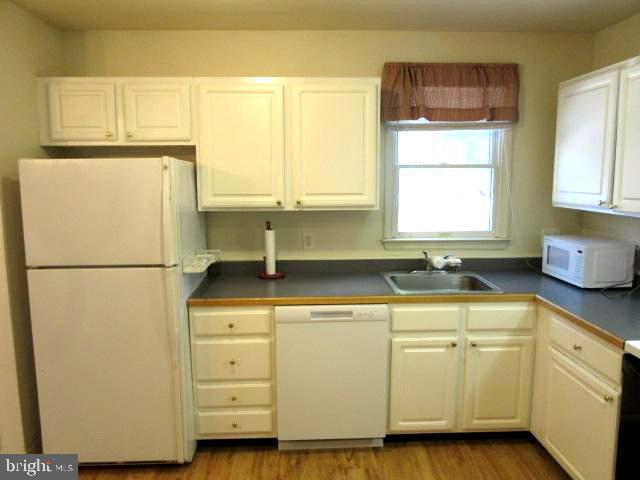 7 East Village Road, Unit 7 Newark, DE 19713 - Photo 5 of 33 a kitchen with appliances cabinets and a window