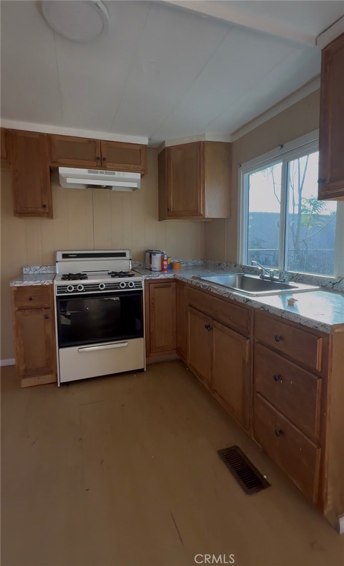 1011 West La Cadena Drive, Unit 30 Riverside, CA 92501 - Photo 3 of 7 Kitchen