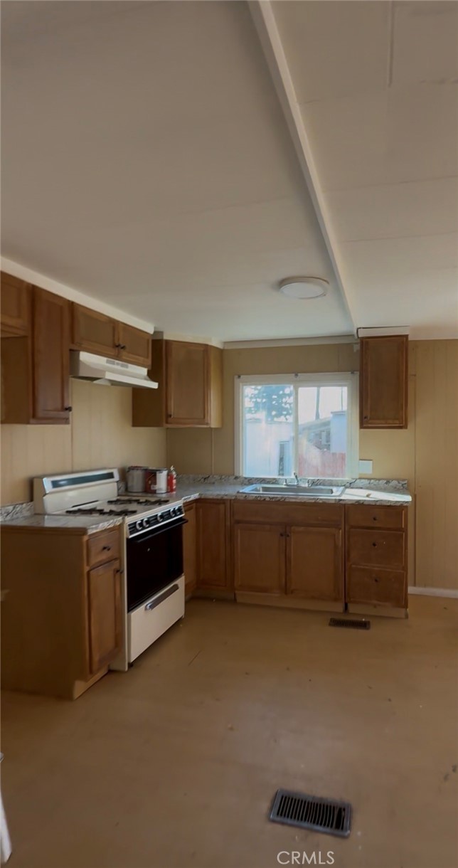 1011 West La Cadena Drive, Unit 30 Riverside, CA 92501 - Photo 7 of 7 Kitchen
