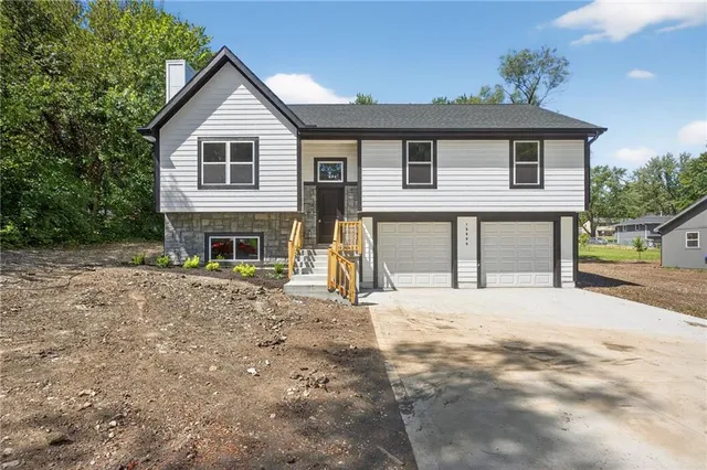 $365,000 | 15600 Kay Avenue, Belton, MO 64012