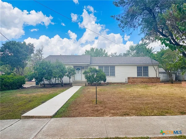 $2,400 | 726 West San Antonio Street, San Marcos, TX 78666