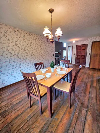 $429,000 | 1022 Grouse Lane, Louisville, IL 62858