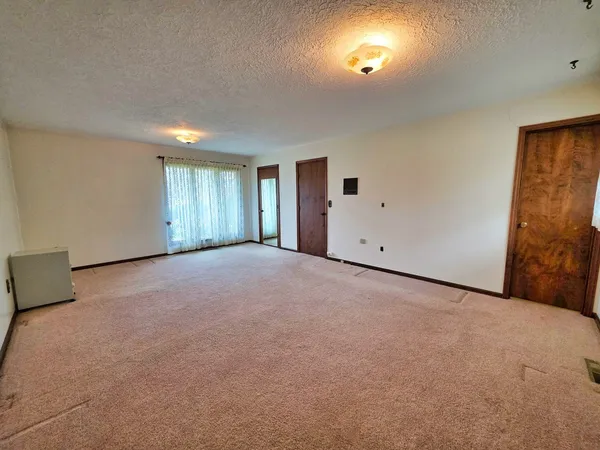 $429,000 | 1022 Grouse Lane, Louisville, IL 62858