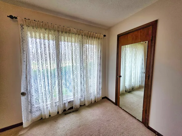 $429,000 | 1022 Grouse Lane, Louisville, IL 62858