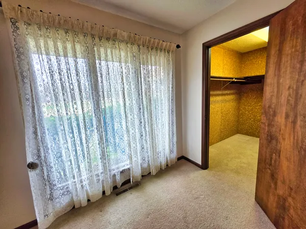 $429,000 | 1022 Grouse Lane, Louisville, IL 62858