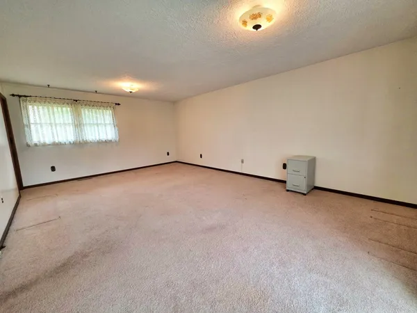 $429,000 | 1022 Grouse Lane, Louisville, IL 62858