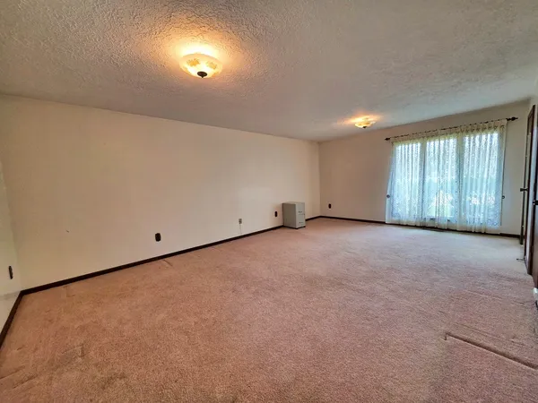 $429,000 | 1022 Grouse Lane, Louisville, IL 62858