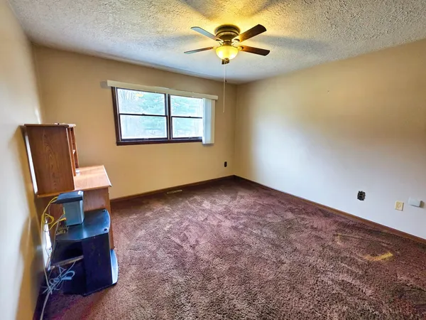 $429,000 | 1022 Grouse Lane, Louisville, IL 62858
