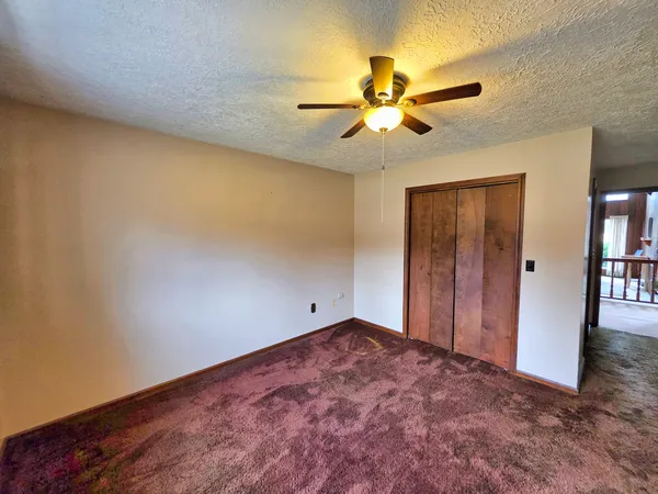 $429,000 | 1022 Grouse Lane, Louisville, IL 62858