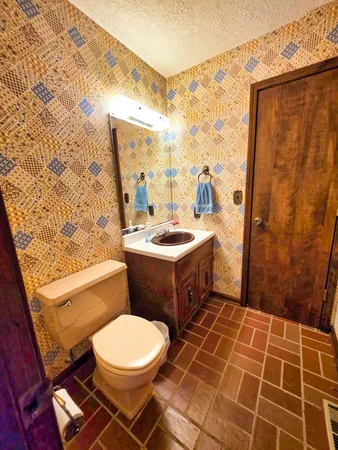 $429,000 | 1022 Grouse Lane, Louisville, IL 62858