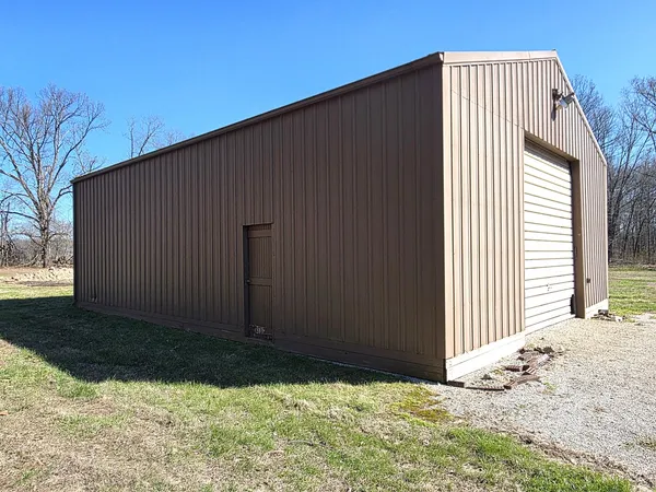 $429,000 | 1022 Grouse Lane, Louisville, IL 62858
