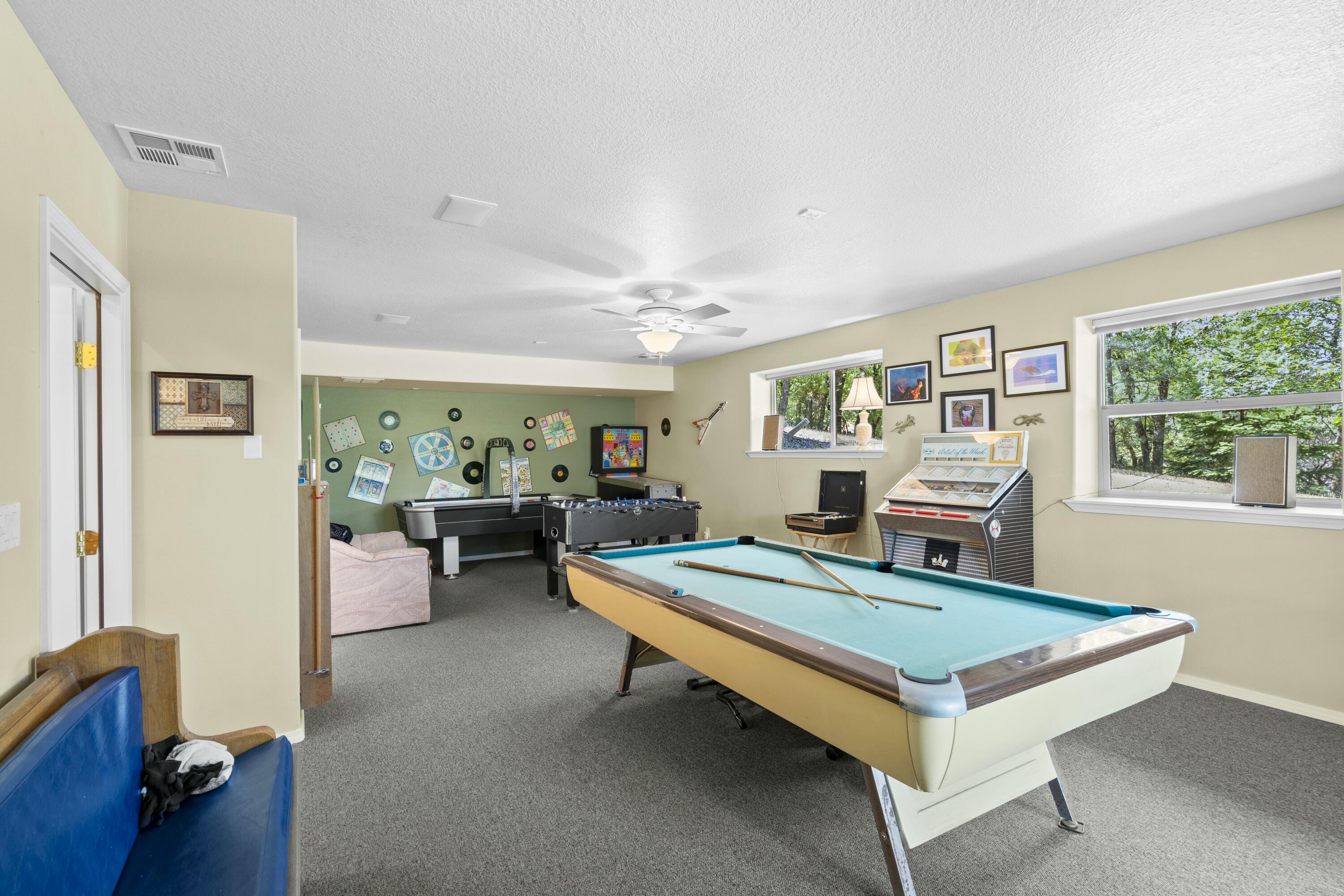 466 Three Pines Road Grants Pass, OR 97526 - Photo 21 of 41 Daylight Basement