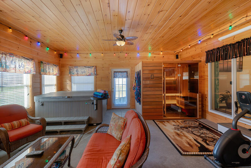 586 Foster Road Auburn, ME 04210 - Photo 11 of 70 13. rt side of Sunroom