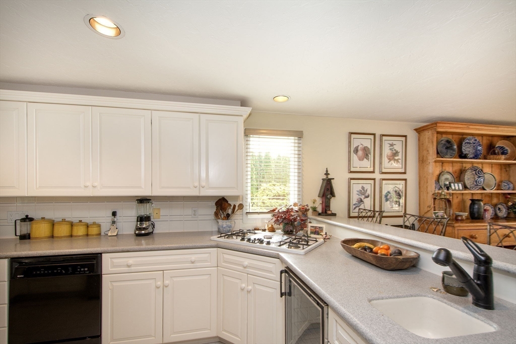 37 Cedar Road Marshfield, MA 02050 - Photo 9 of 37 Gallery Image 9