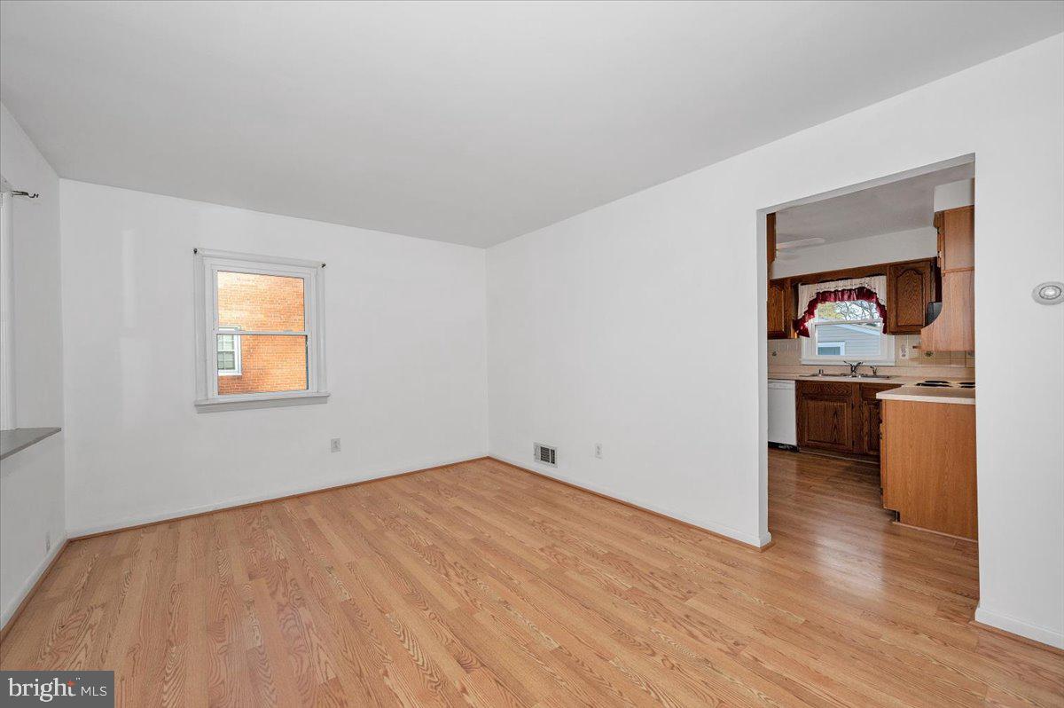 5209 Cochran Road Beltsville, MD 20705 - Photo 3 of 72