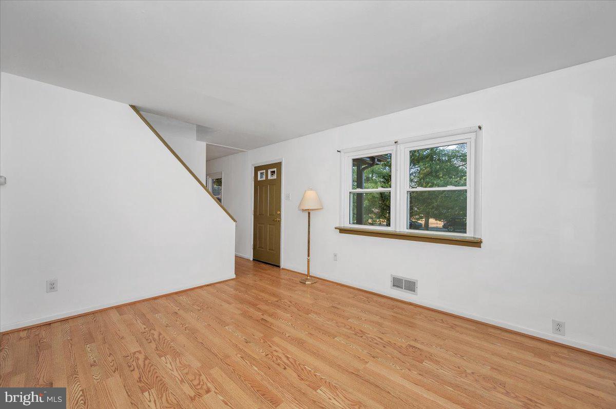 5209 Cochran Road Beltsville, MD 20705 - Photo 4 of 72