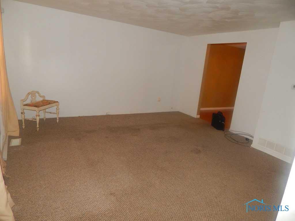 736 Southbriar Road Toledo, OH 43607 - Photo 3 of 9 Living Room.