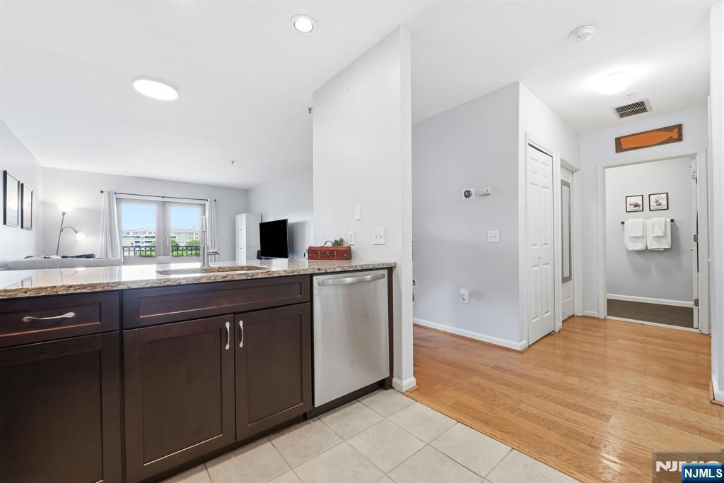 242 The Promenade, Unit 242 Edgewater, NJ 07020 - Photo 14 of 49