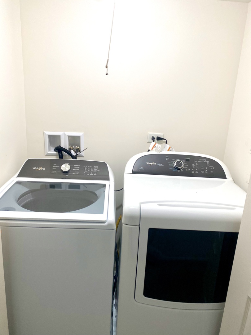 308 Niagara Drive Volo, IL 60073 - Photo 16 of 17 a utility room with dryer and washer