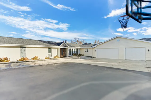 $1,195,000 | 30766 Gossell Road, Wauconda, IL 60084