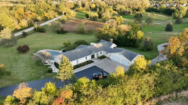$1,195,000 | 30766 Gossell Road, Wauconda, IL 60084