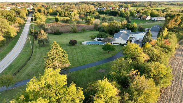 $1,195,000 | 30766 Gossell Road, Wauconda, IL 60084