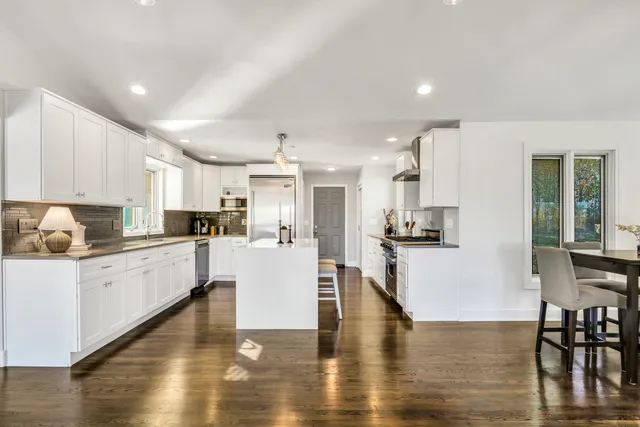 $1,195,000 | 30766 Gossell Road, Wauconda, IL 60084