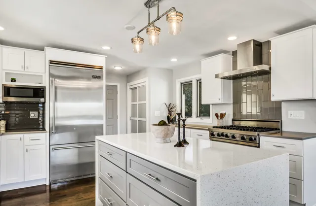 $1,195,000 | 30766 Gossell Road, Wauconda, IL 60084