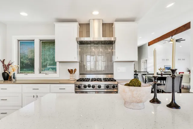 $1,195,000 | 30766 Gossell Road, Wauconda, IL 60084